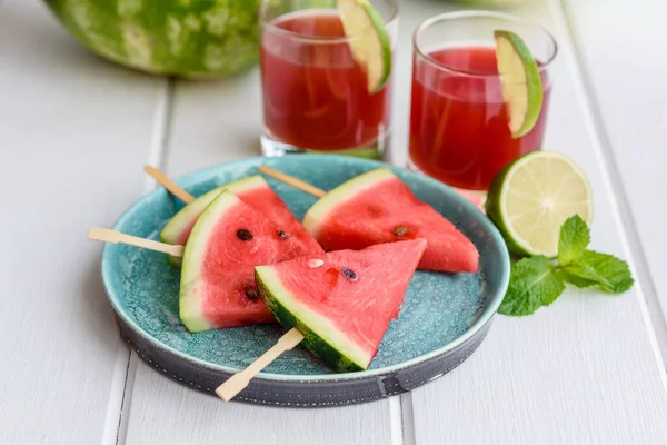 Fresca Sandía Deliciosa Rodajas Con Menta Jugo Sandía Cosecha Sandía — Foto de Stock