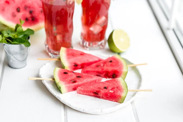 Fresca Sandía Deliciosa Rodajas Con Menta Jugo Sandía Cosecha Sandía — Foto de Stock