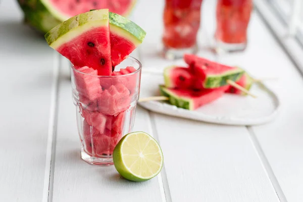 Fresca Sandía Deliciosa Rodajas Con Menta Jugo Sandía Cosecha Sandía — Foto de Stock