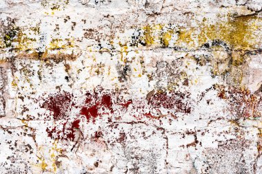 Çatlakları ve çizikleri olan tuğla duvar dokusu arka plan olarak kullanılabilir.