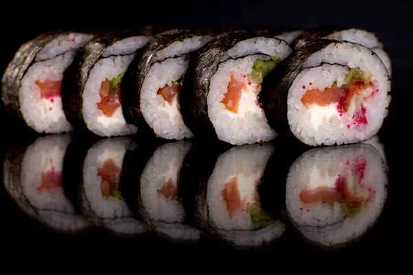 Rollos Sushi Frescos Preparados Partir Las Mejores Variedades Pescado Marisco —  Fotos de Stock