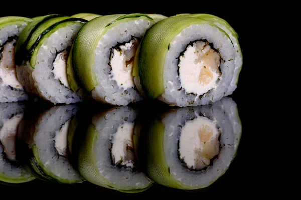 Fresco Delicioso Belo Sushi Rola Fundo Escuro Elementos Cozinha Japonesa — Fotografia de Stock