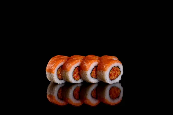 Frescos Deliciosos Rollos Sushi Sobre Fondo Oscuro Elementos Cocina Japonesa — Foto de Stock