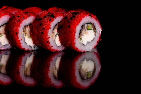 Frescos Deliciosos Rollos Sushi Sobre Fondo Oscuro Elementos Cocina Japonesa —  Fotos de Stock