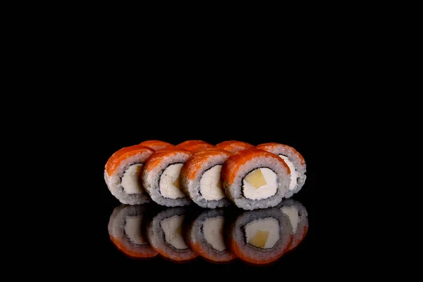 Frescos Deliciosos Rollos Sushi Sobre Fondo Oscuro Elementos Cocina Japonesa — Foto de Stock