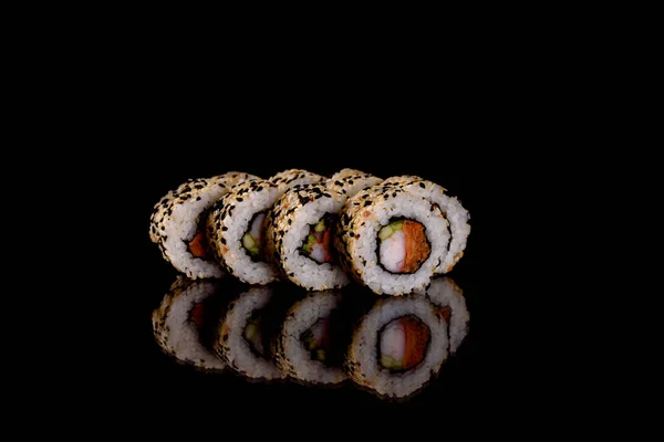 Frescos Deliciosos Rollos Sushi Sobre Fondo Oscuro Elementos Cocina Japonesa —  Fotos de Stock