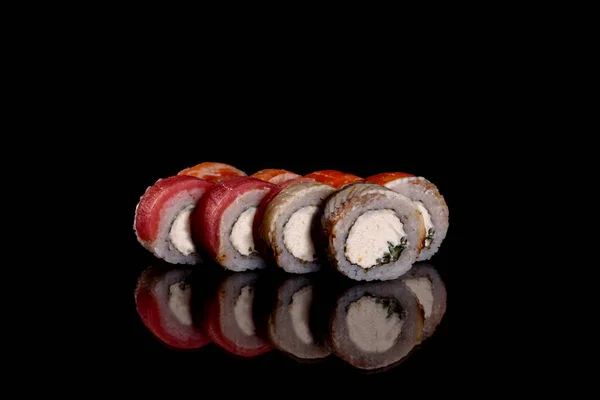 Fresco Delicioso Belo Sushi Rola Fundo Escuro Elementos Cozinha Japonesa — Fotografia de Stock