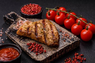 Tavuk göğsü bifteği, ızgara tavuk fileto, sağlıklı yemek, öğle yemeği. Tasarımınız için arka planda tavuk bifteği