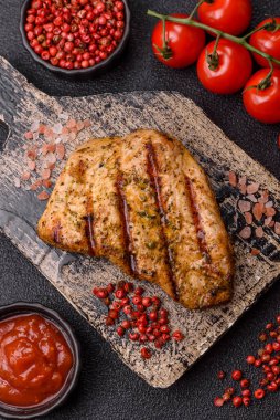 Tavuk göğsü bifteği, ızgara tavuk fileto, sağlıklı yemek, öğle yemeği. Tasarımınız için arka planda tavuk bifteği