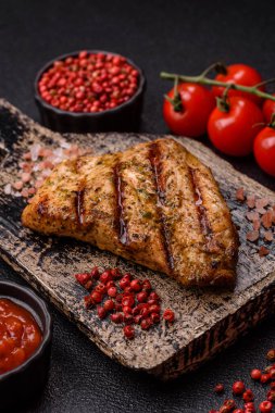 Tavuk göğsü bifteği, ızgara tavuk fileto, sağlıklı yemek, öğle yemeği. Tasarımınız için arka planda tavuk bifteği