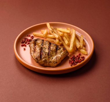 Tavuk göğsü bifteği, ızgara tavuk fileto, sağlıklı yemek, öğle yemeği. Tasarımınız için arka planda tavuk bifteği