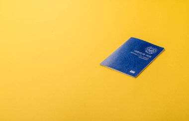 Seyahat etmek, uçmak ve iş yapmak için Kore pasaportu. Güney Kore belgesi, sınırı geçmek için kimlik