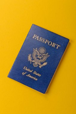 Seyahat, uçmak ve iş yapmak için ABD pasaportu. ABD belgesi, sınırı geçmek için kimlik