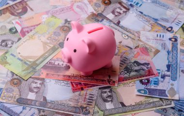 Bahçe kağıdı parası, para birimi olarak dinar banknotları takas ya da seyahat için. Bahreyn parası bir iş geçmişi olarak