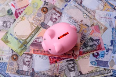 Bahçe kağıdı parası, para birimi olarak dinar banknotları takas ya da seyahat için. Bahreyn parası bir iş geçmişi olarak