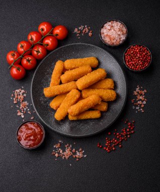 Mozzarella peynirli çubuklar, gevrek besleyici fast food. Tasarımınız için gıda arkaplanı olarak peynir çubukları