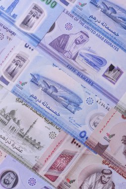 BAE parası, dirhem, finansal ve iş süreçleri için nakit Arap banknotları. Tasarımınız için finansal bir arkaplan olarak Emirlikler