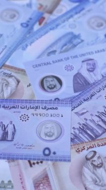 BAE parası, dirhem, finansal ve iş süreçleri için nakit Arap banknotları. Tasarımınız için finansal bir arkaplan olarak Emirlikler