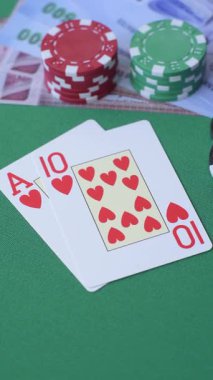 Birleşik Arap Emirlikleri 'nde kumarhane oyunu, kirli para, çip, kart ve diğer özellikler. Emirlikler 'deki kumarhanelerde kumar oynamak senin tasarımının arka planında var.