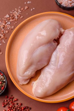 Çiğ tavuk ya da hindi göğsü, derisiz ve kemiksiz. Tavuk göğsü yüksek proteinli bir yemektir.
