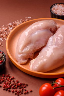 Çiğ tavuk ya da hindi göğsü, derisiz ve kemiksiz. Tavuk göğsü yüksek proteinli bir yemektir.