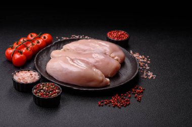 Çiğ tavuk ya da hindi göğsü, derisiz ve kemiksiz. Tavuk göğsü yüksek proteinli bir yemektir.