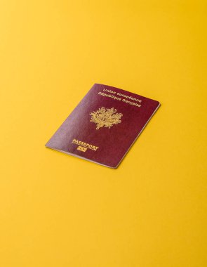Seyahat etmek, uçmak ve iş yapmak için Fransız pasaportu. Fransa belgesi, sınırı geçmek için kimlik