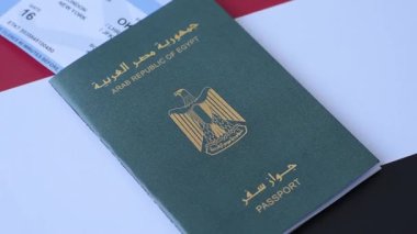 Seyahat etmek, uçmak ve iş yapmak için Mısır pasaportu. Mısır belgesi, sınırı geçmek için kimlik