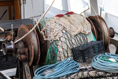 Bir balıkçı teknesinde balık ağı.