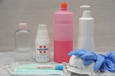 Denatüre alkol, el sabunu ve deterjan evi temizlemek için - salgın acil durum n-cov19, Coronavirus