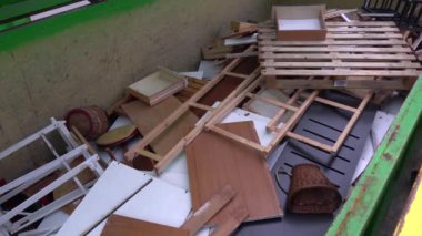 Bir sürü çöp dolu görüntüler. 