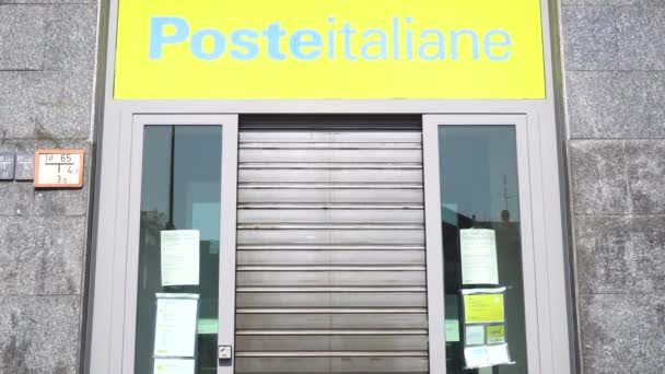 ヨーロッパ イタリア ミラノ2020年3月N Cov19コロナウイルス流行の期間中に閉鎖されたイタリアの郵便局 — ストック動画