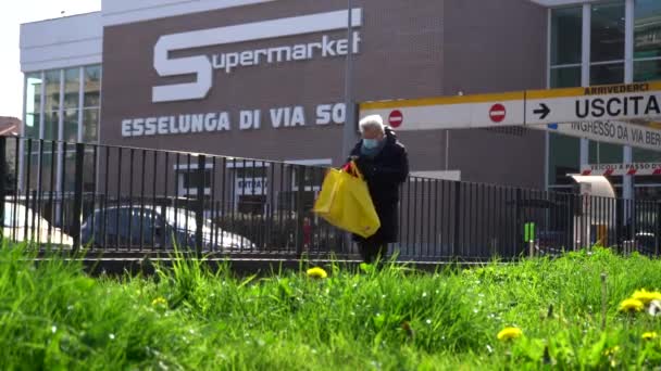 Europa Italien Mailand März 2020 Menschenschlange Mit Und Ohne Maske — Stockvideo