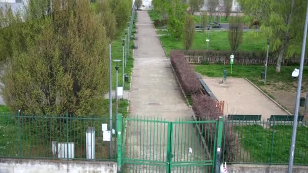 Europa Włochy Mediolan Zamknięte Parki Opuszczone Drogi Nowym Restrykcyjnym Rozporządzeniu — Wideo stockowe