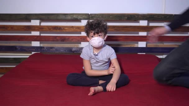 Europa Milan Mediolan Dziecko Poddane Kwarantannie Maską Życie Domowe Domu — Wideo stockowe