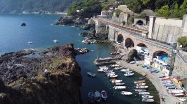 İtalya 'nın rahat limanına küçük yatlar yanaştı..