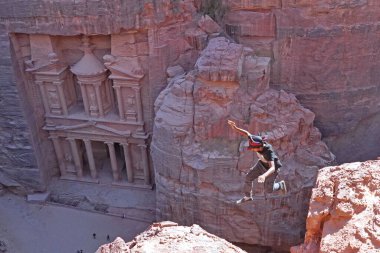 Kırmızı kanyondaki adam.