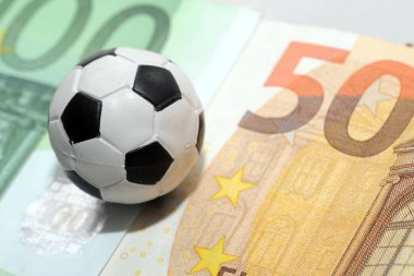 Futbol ve Avrupa parası. Çevrimiçi bahis - spor bahisleri ve kumar bağımlılığı - spor ve futbol