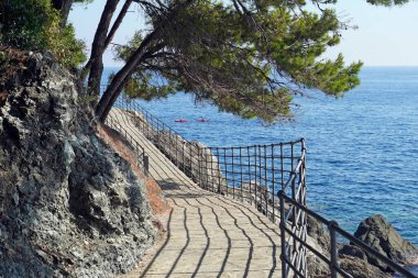 Denizdeki iskele manzarası