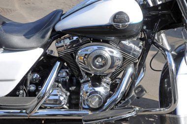 Milan, İtalya 19 Şubat 2019 - Harley Davidson Motor Şirketi, logo ve imza - lüks Amerikan motosikleti 