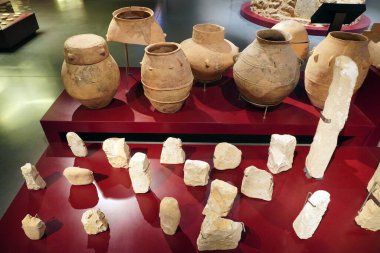 Piyasadaki eski çömlek.