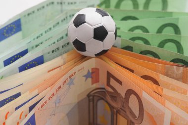 Futbol ve Avrupa parası. Çevrimiçi bahis - spor bahisleri ve kumar bağımlılığı - spor ve futbol