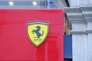 Milan, İtalya 29 Ocak 2019 - Ferrari Mağazası