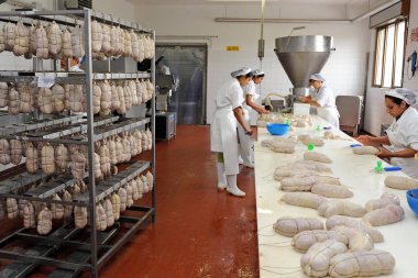 Milan, İtalya 24 Ocak 2018 Salam üretim fabrikası