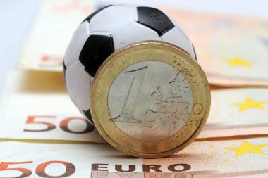 Futbol ve Avrupa parası. Çevrimiçi bahis - spor bahisleri ve kumar bağımlılığı - spor ve futbol