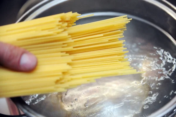 Lange Pasta Mit Käse Machen — Stockfoto