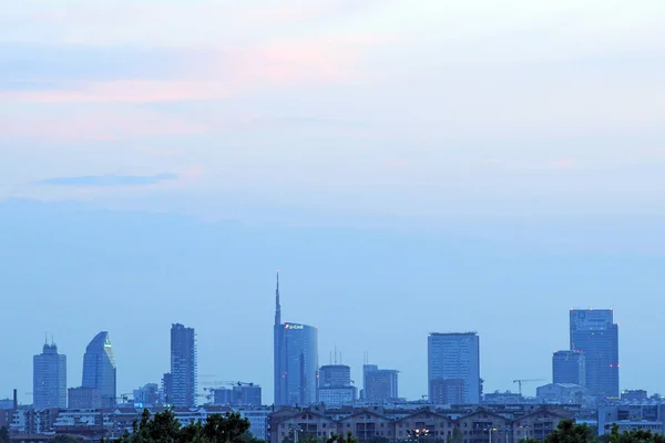 Milán Italia Junio 2019 Skyline Ciudad Torres Rascacielos Atardecer — Foto de Stock