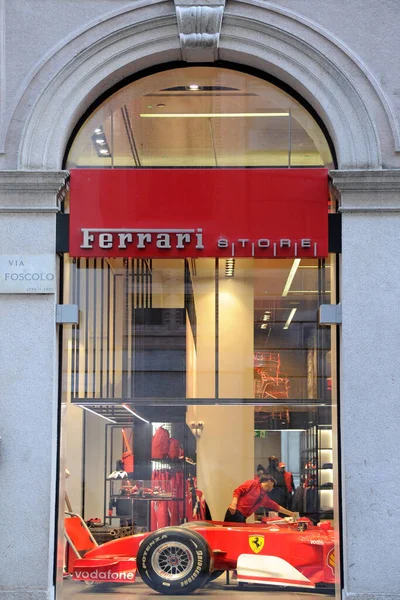 Milão Itália Janeiro 2019 Ferrari Store Com Carro Loja — Fotografia de Stock