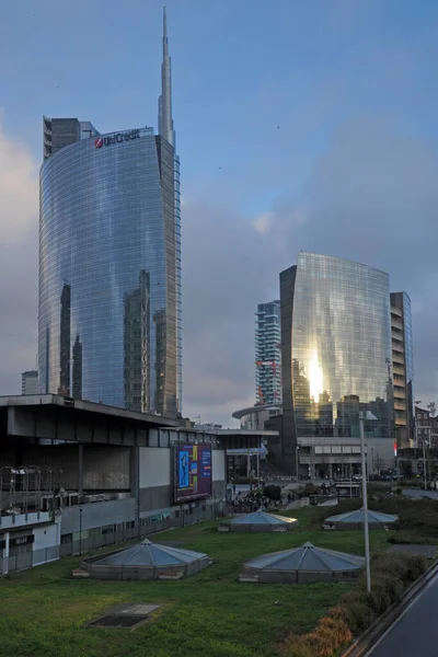 Vista Riflessione Sui Grattacieli Vista Strada — Foto Stock