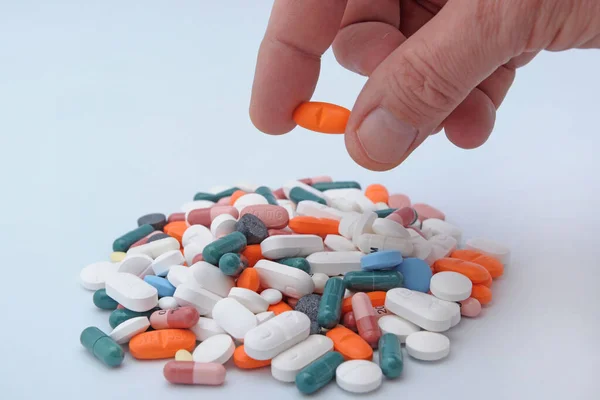 Χέρι Του Ασθενούς Παίρνει Ένα Χάπι Φαρμακευτική Αγωγή Και Εθισμούς — Φωτογραφία Αρχείου